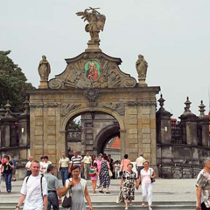 Brama prowadząca do klasztoru Jasnogórskiego